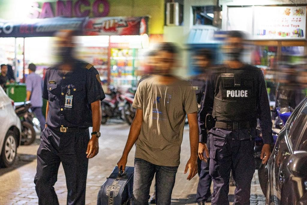 ފޮޓޯ: އިމިގްރޭޝަން