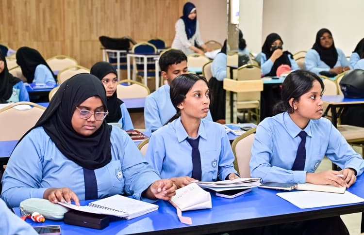 ވިލާ އިންޓަރނޭޝަނަލް ހައި ސްކޫލްގެ ދަރިވަރުންތަކެއް.