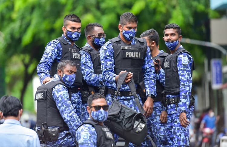 އިންޓަޕޯލް ރެޑް ނޯޓިސް ނެރެގެން ހޯދަމުން އައި ދިވެއްސަކު ހަތް މަސް ފަހުން އަތުލައިގަނެފި