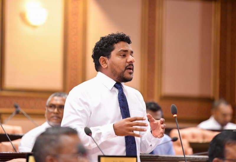ކެންދޫ ދާއިރާގެ މެމްބަރު މައުރޫފް ޒާކިރު. ފޮޓޯ: މަޖިލިސް