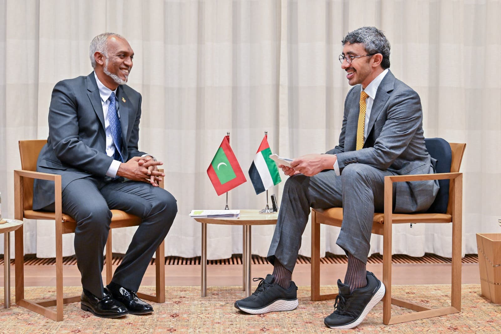 ރައީސް ޑރ. މުޢިއްޒު، ޔޫ.އޭ.އީގެ ޑެޕިއުޓީ ބޮޑުވަޒީރު ޝެއިޚް ޢަބްދުﷲ ބިން ޒާޔިދު އަލް ނަހްޔާންއާއެކު