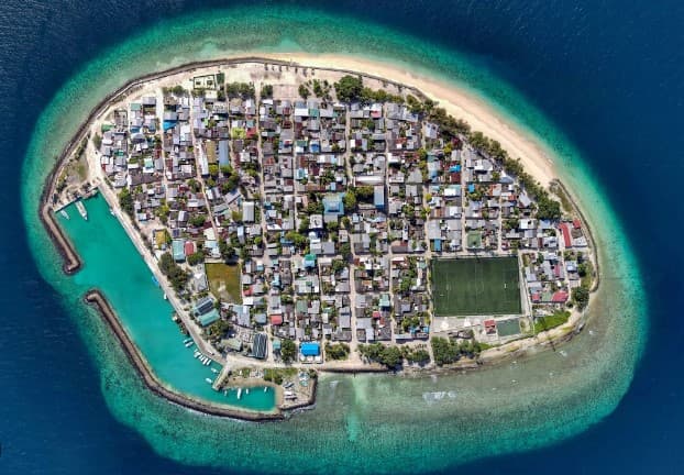 ގެއެއްގެ ތެރޭގައި ކަރުގައި ވަޅި އަޅާފައި އޮތް އަންހެނަކު މަރުވެއްޖެ