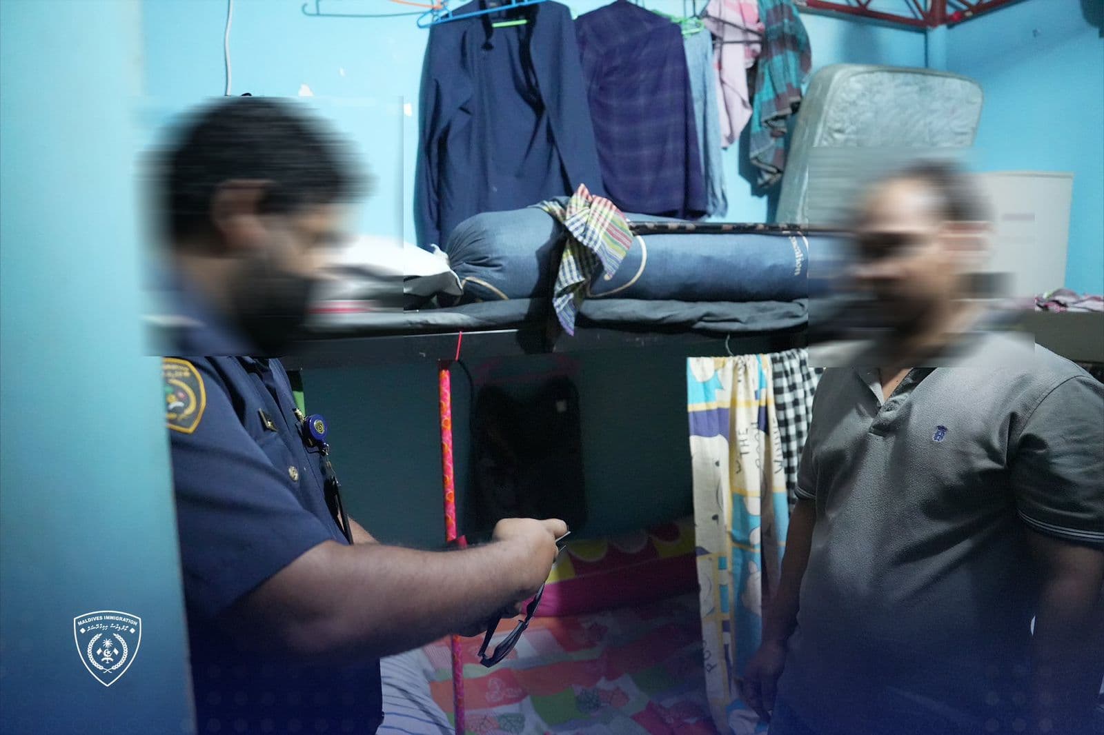 އިމިގްރޭޝަން އިން ހިންގަމުންދާ ރެއިޑްގެ ތެރެއިން