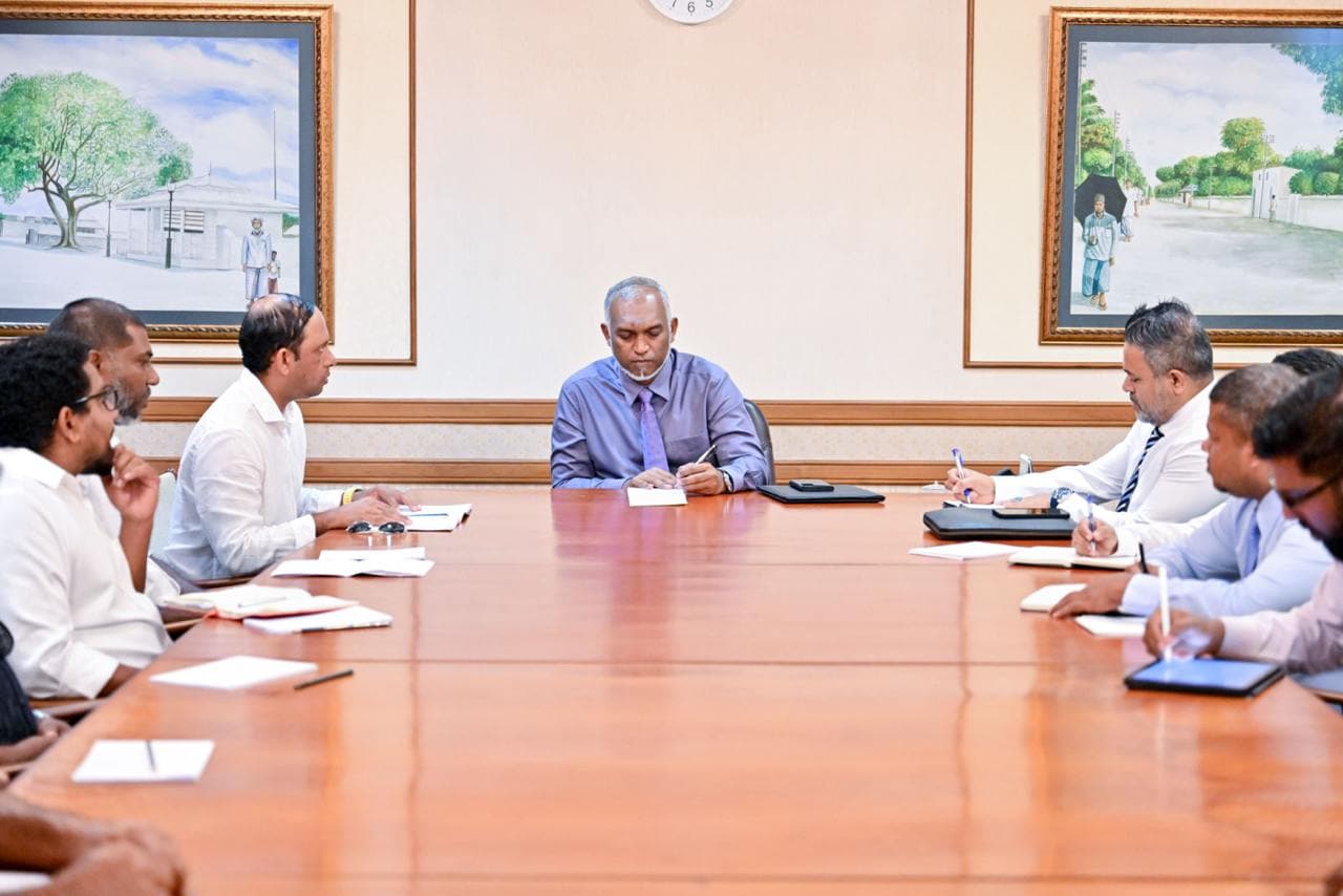 ރައީސް ބޮޑުކަންނެލީގެ މަސްވެރިންގެ ޔޫނިއަންއާއެކު