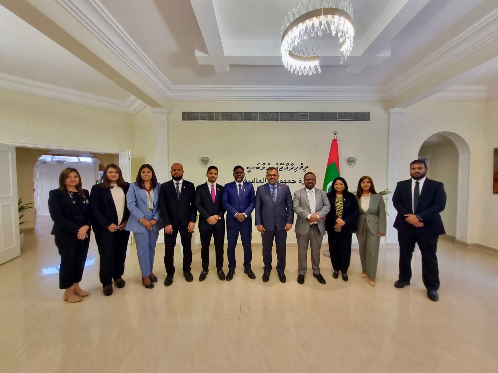 ޔޫއޭއީގައި ހުންނަ ރާއްޖޭގެ އެމްބަސީއަށް ފޮރިން މިނިސްޓަރ ޒިޔާރަތްކުރެއްވުން.