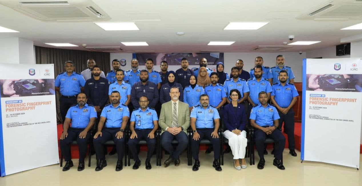 މި ވޯކްޝޮޕްގައި ކިޔަވައިދެއްވަނީ ޔޫއެސްގެ ތަޖުރިބާކާރެއް. / ފޮޓޯ: ފުލުހުން