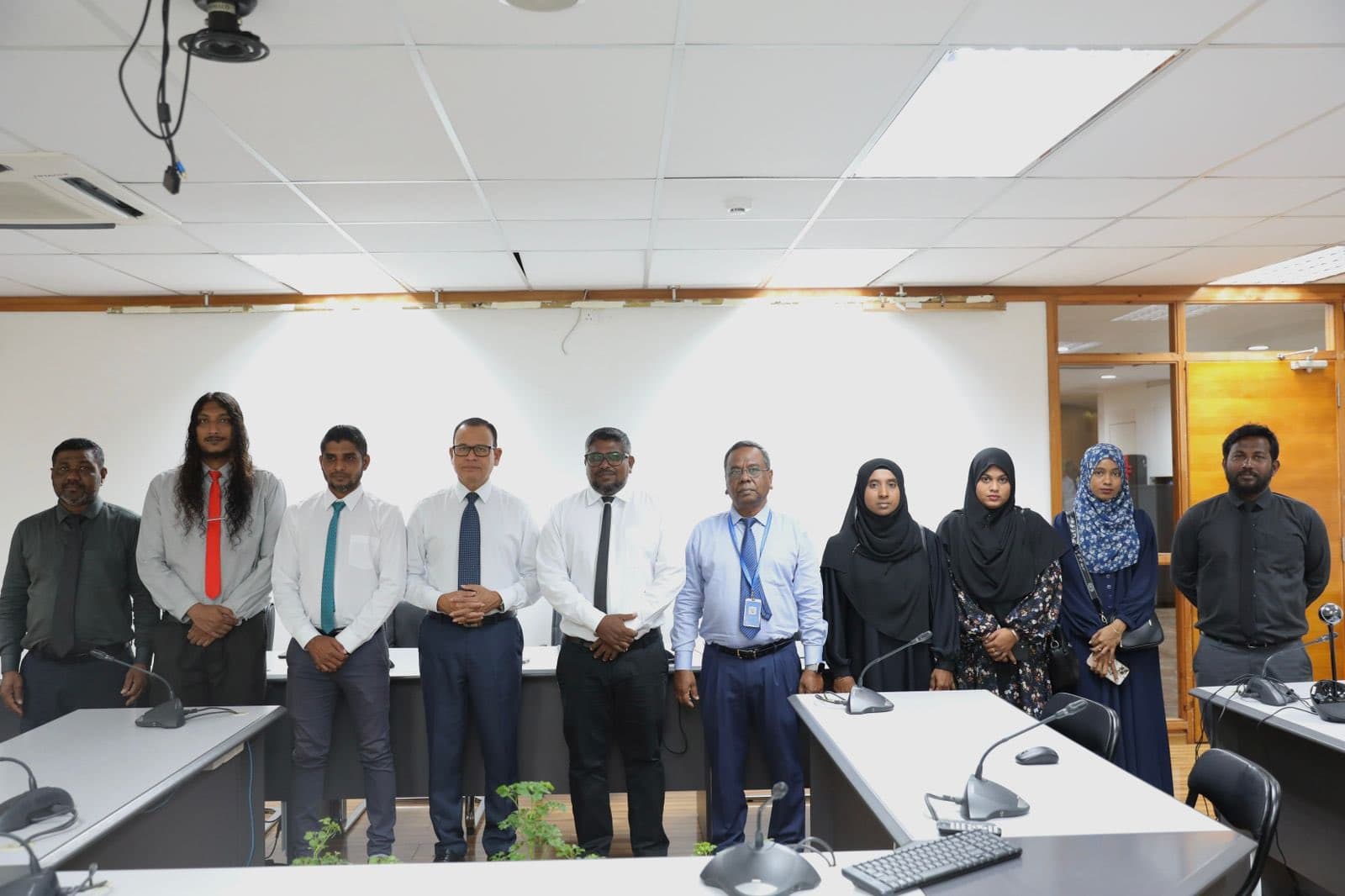 ހދ. ހިރިމަރަދޫ ކައުންސިލުން ލޯކަލް ގަވަރނަންސް މިނިސްޓްރީއާއެކު ބޭއްވި ބައްދަލުވުން. ފޮޓޯ: މިނިސްޓްރީ
