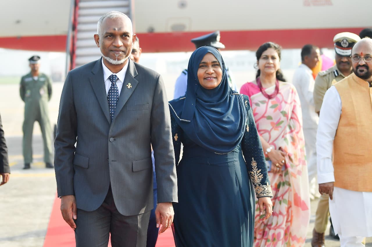 ރައީސްގެ ދެކަނބަލުން މުމްބާއީއަށް މިއަދު ވަޑައިގެންފި/ ފޮޓޯ: ރައީސް އޮފީސް
