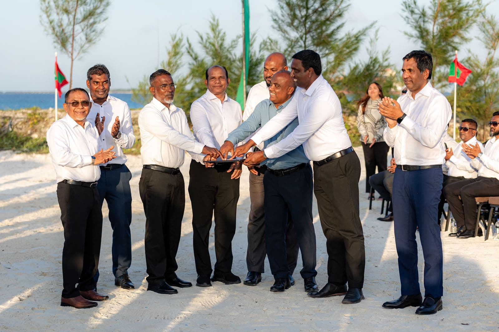 އިވަންދިއްޕޮޅުގައި ބަންކަރިންގެ ޚިދުމަތް ފެށުން. ފޮޓޯ: ޚުލާސާ