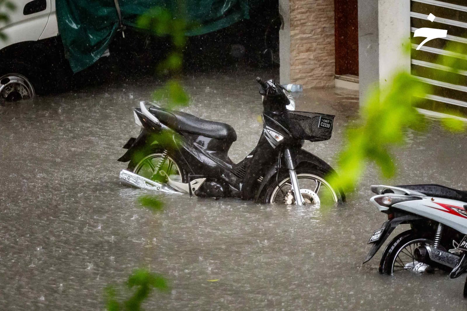ވާރޭ ވެހި ފެންބޮޑުވެފައި