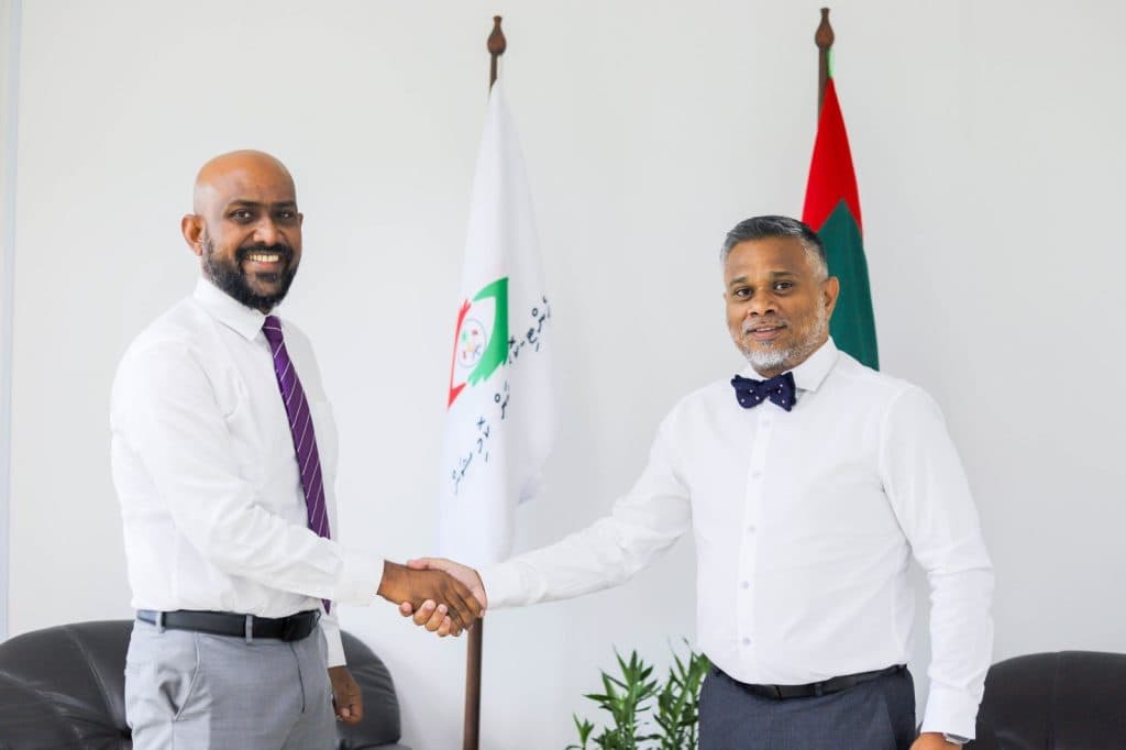 ޕީޖީ އައްބާސް އާއި، އޭސީސީގެ ރަައީސް/ ފޮޓޯ: ޕީޖީ އޮފީސް