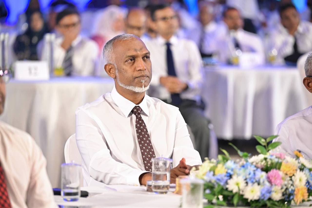 ރައީސުލްޖުމްހޫރިއްޔާ ޑރ. މުޙައްމަދު މުޢިއްޒު