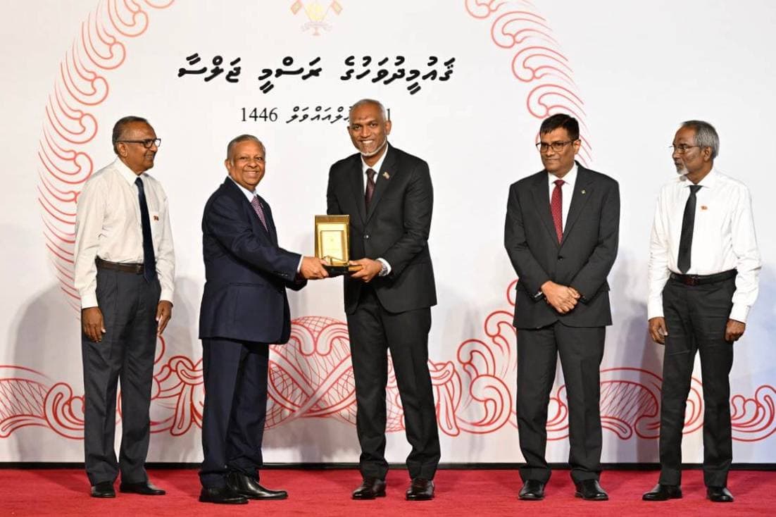 ޝޭޚު ޞަލާޙުއްދީނަށް ޙައްޤުވާ ރައީސުގެ އެންމެ މަތީ ޤައުމީ ޝަރަފު އަރުވައިފި