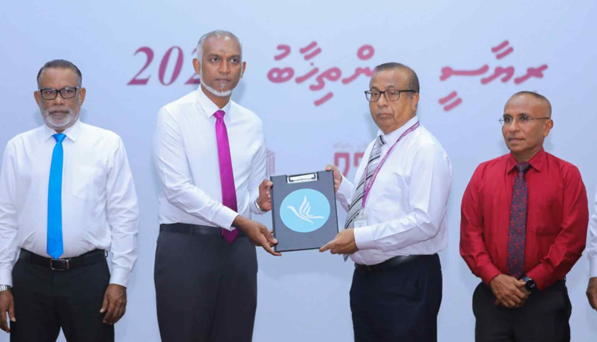 ރިޔާސީ އިންތިހާބަށް ކުރިމަތިލުމަށް ޑރ. މުޢިއްޒު އިލެކްޝަނަށް ފޯމު ހުށަހެޅުން
