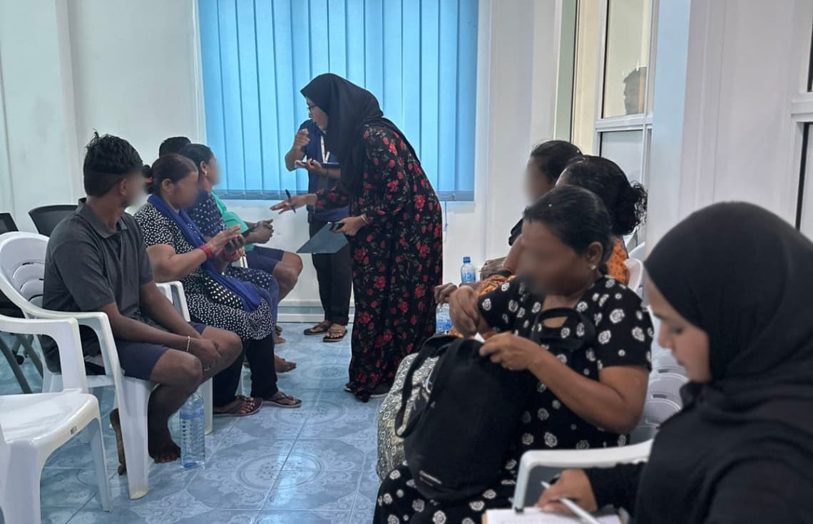 އިއްޔެ ހިނގި އަލިފާނުގެ ޙާދިސާއާ ގުޅިގެން ޙާލުގައި ޖެހުނު މީހުން. ފޮޓޯ: އެންޑީއެމްއޭ