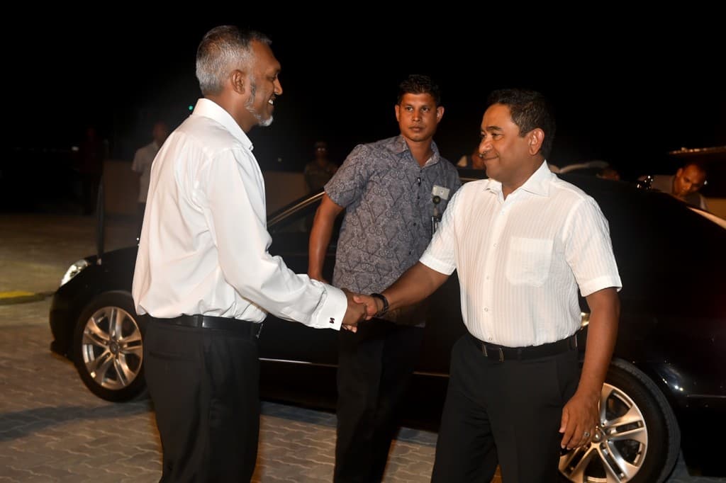 މީހަކު މަރާލި ޕާކެއް ބަންދުކުރުމުން ޔާމީންގެ ރުޅި ޑރ.މުއިއްޒުއަށް - އަދީބު