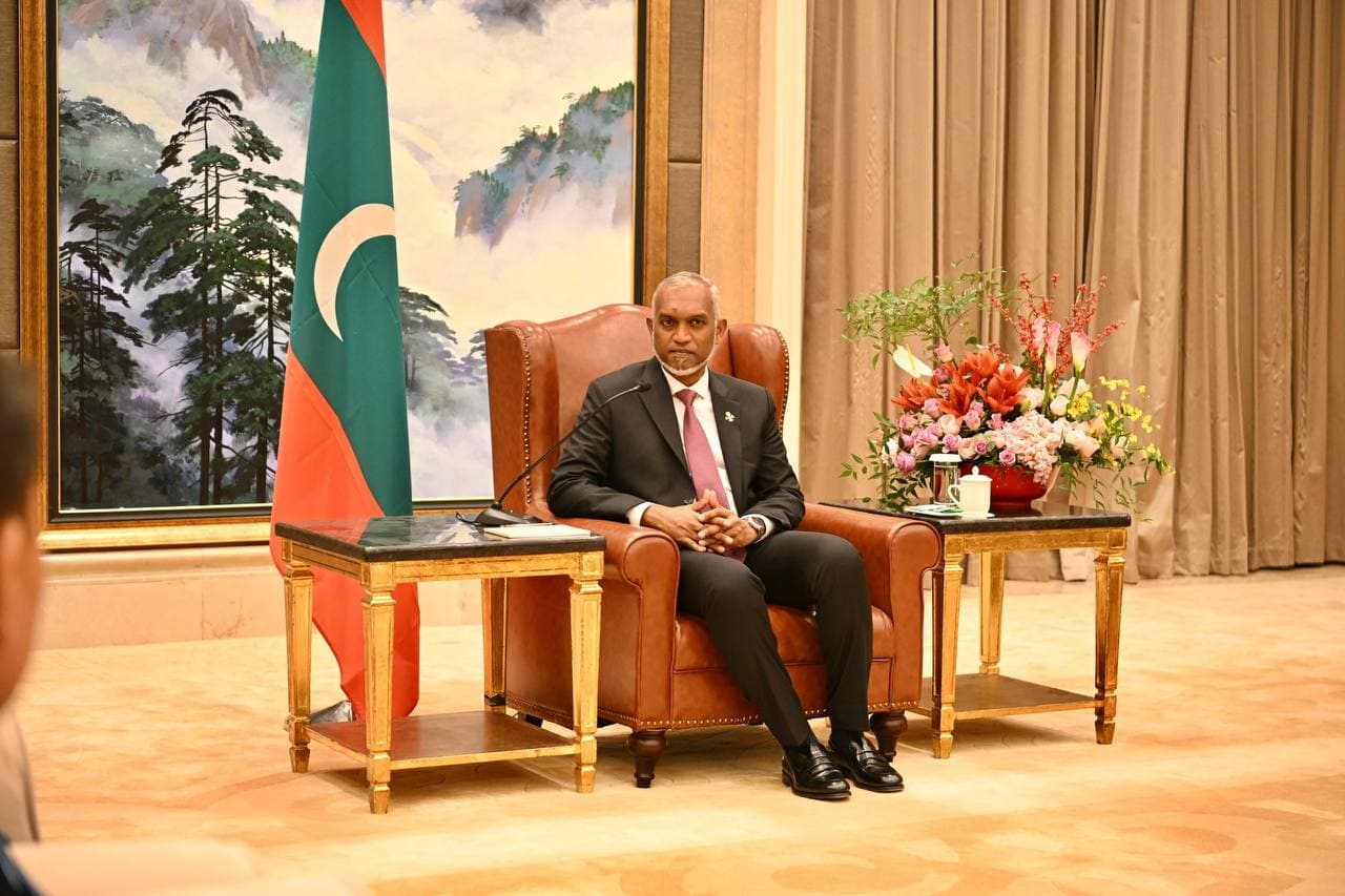 ރައީސުލްޖުމްހޫރިއްޔާ ޑރ. މުޙައްމަދު މުޢިއްޒު