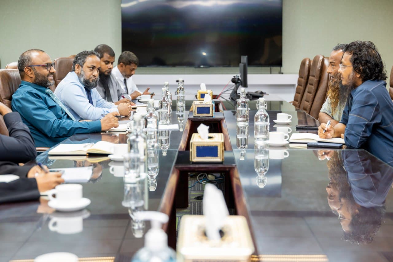 މިނިސްޓަރ ޝަހީމް، ސަލަފް ޖަމިޢްޔާއާއި ބައްދަލުކުރެއްވުން. ފޮޓޯ: ވުޒާރާ