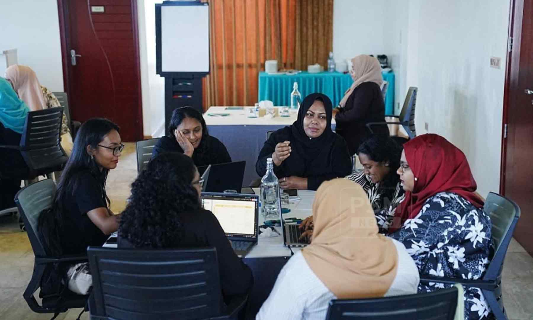 ނުކުޅުދުންތެރިކަން ހުންނަ ފަރާތްތަކާއެކު ބައްދަލުކުރެއްވުން. ފޮޓޯ: މިނިސްޓްރީ