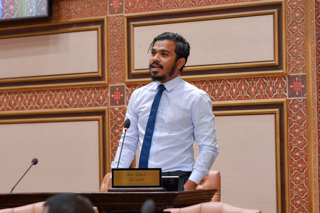 ގެމަނަފުށީ ދާއިރާގެ މެމްބަރު އަސަދުﷲ ޝިހާބް.