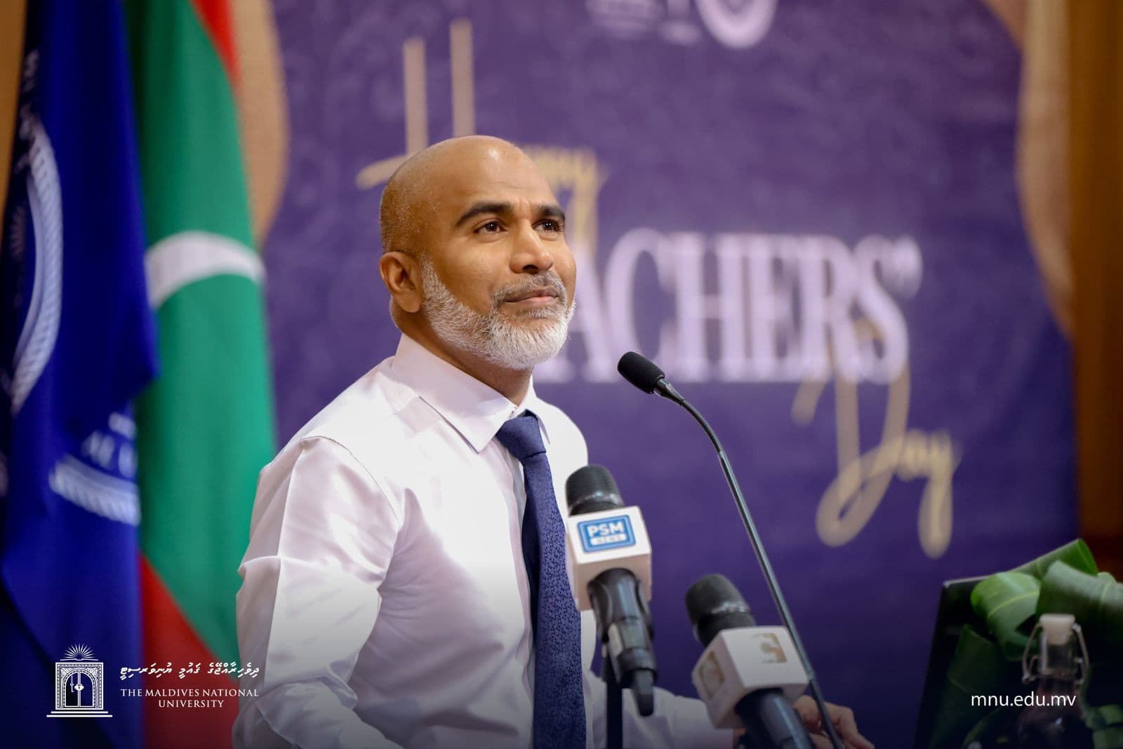 ދިވެހިރާއްޖޭގެ ޤައުމީ ޔުނިވަރސިޓީގައި ބޭއްވި ޖަލްސާގައި ވަޒީރު ޑރ. ޝަފީޢު ވާހަކަދައްކަވަނީ