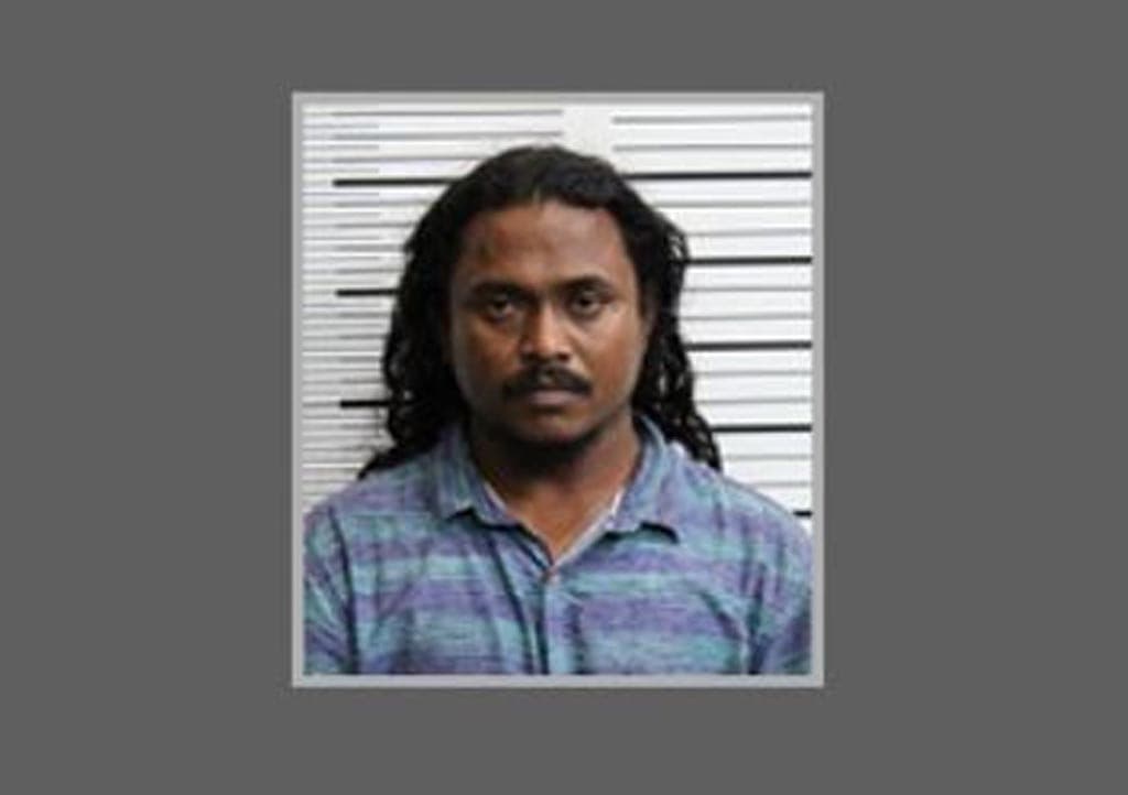 ޓީޗަރުންތަކަކަށް ބިރުދެއްކި މައްސަލައިގައި ތުހުމަތުވާ އަލީ އަހުމަދު.