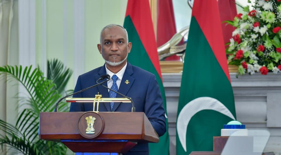 ރައީސުލްޖުމްހޫރިއްޔާ ޑރ. މުޙައްމަދު މުޢިއްޒު އިންޑިއާގައި މީޑިއާތަކާ ބައްދަލުކުރައްވަނީ.