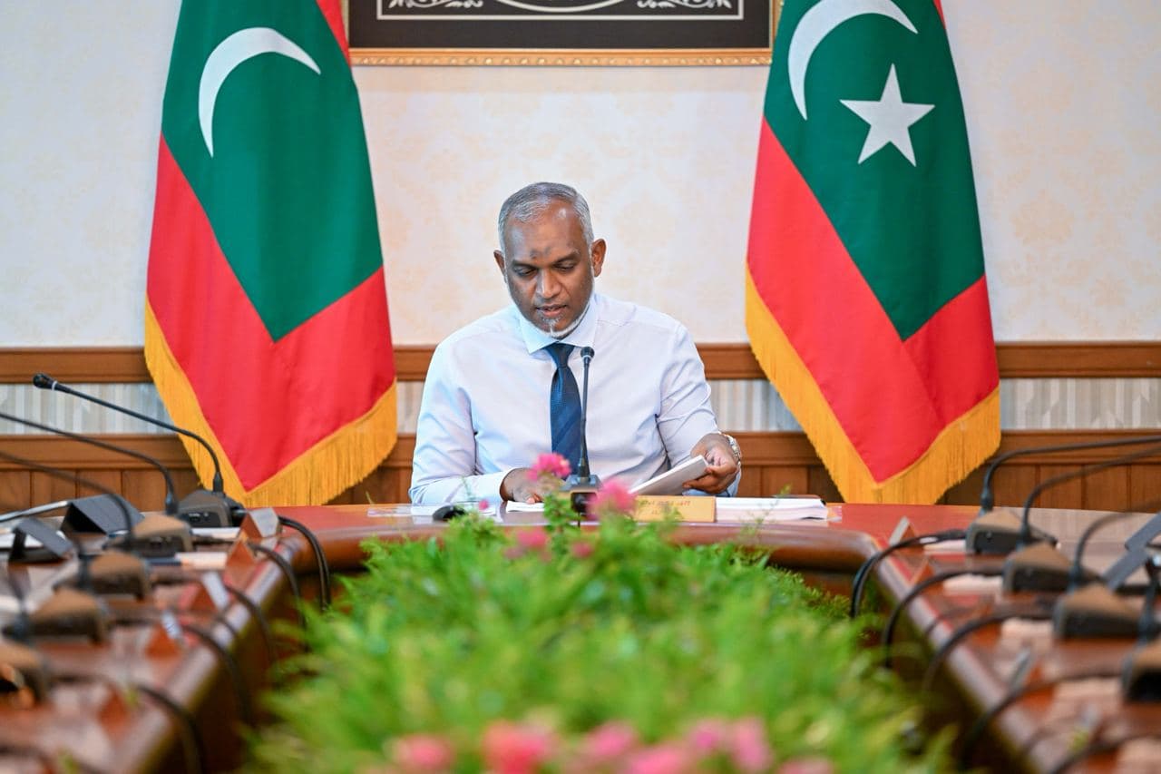 ރައީސުލްޖުމްހޫރިއްޔާ ޑރ. މުޙައްމަދު މުޢިއްޒު ކެބިނެޓް މީޓިންގްއެއްގައި - ފޮޓޯ: ރައީސް އޮފީސް