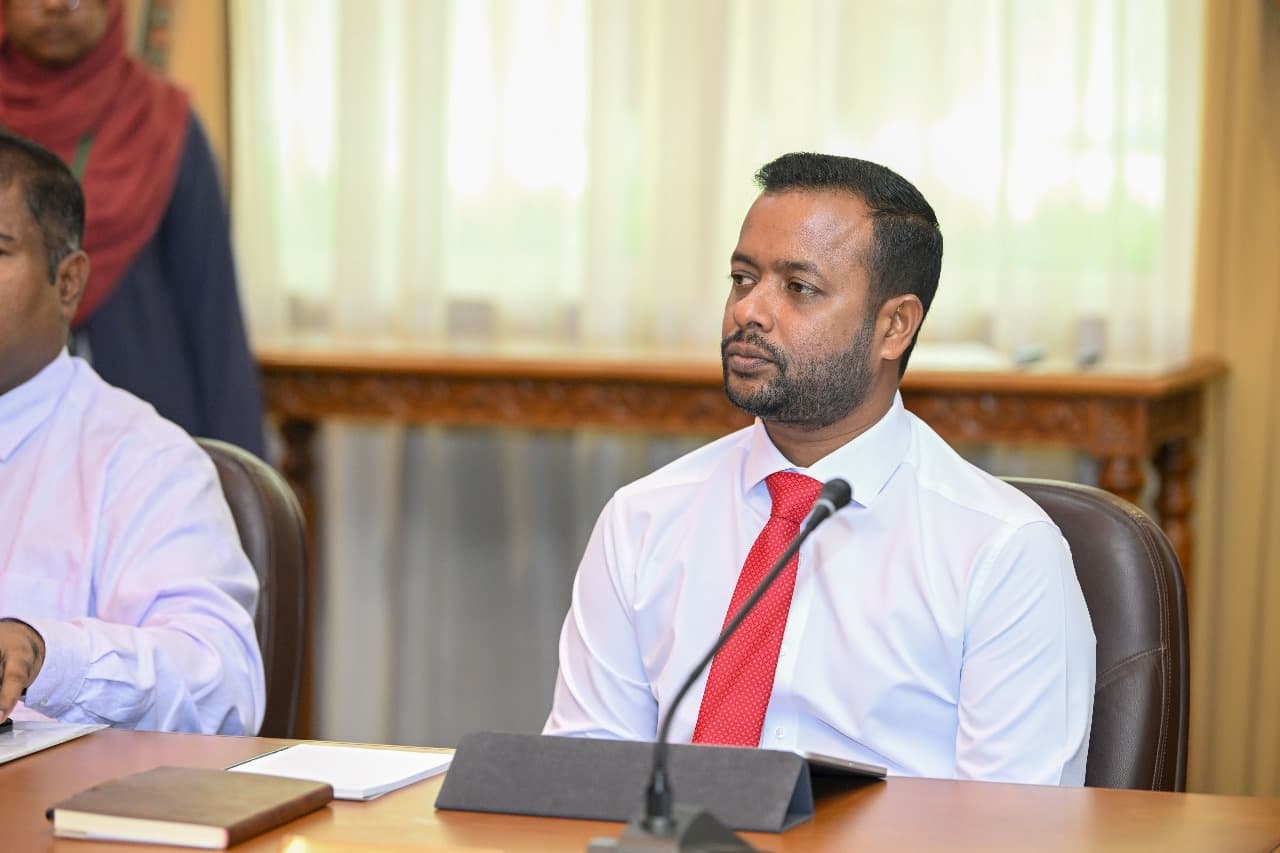 އިމާރާތް ކުރުމާއި ބިނާރާ ބެހޭ ވަޒީރު ޑރ. ޢަބްދުﷲ މުއްޠަލިބް