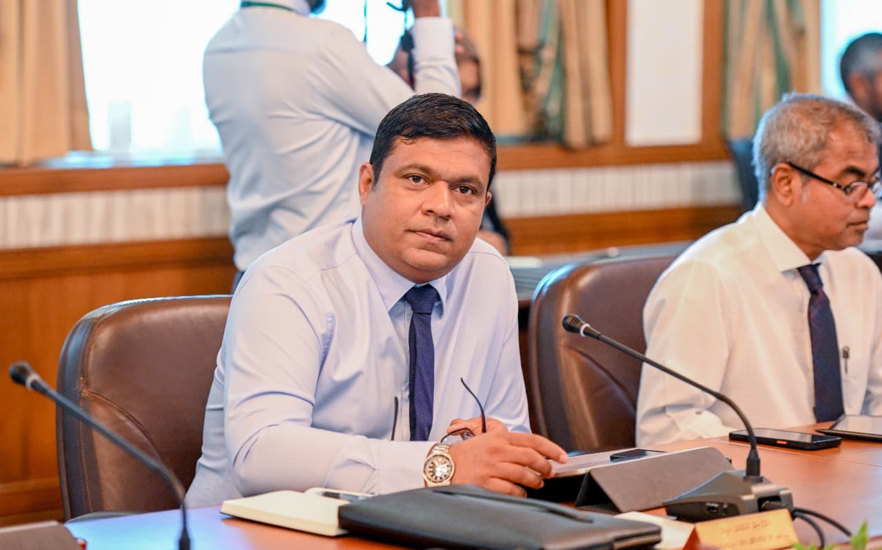 ދަތުރުފަތުރާއި މަދަނީ އުދުހުންތަކާ ބެހޭ ވަޒީރު މުހައްމަދު އަމީން